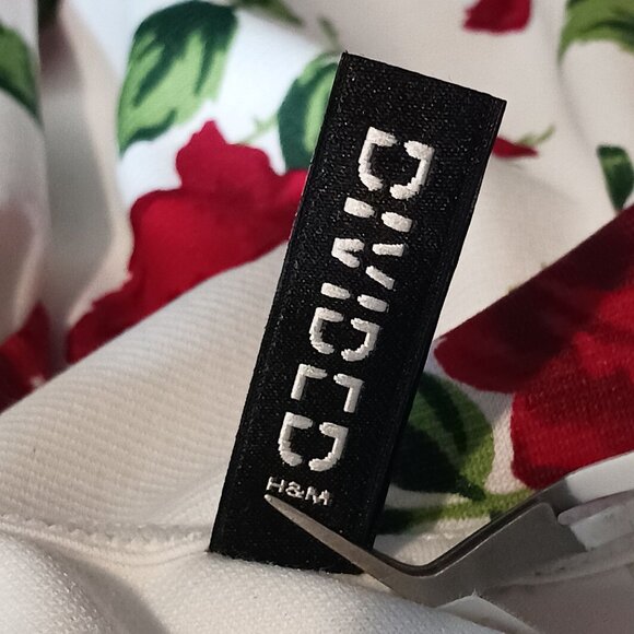 H&M Divided White w/ Red Rose Print Scoop Back Fit & Flare Skater Dress, Size 6 - Picture 10 of 16